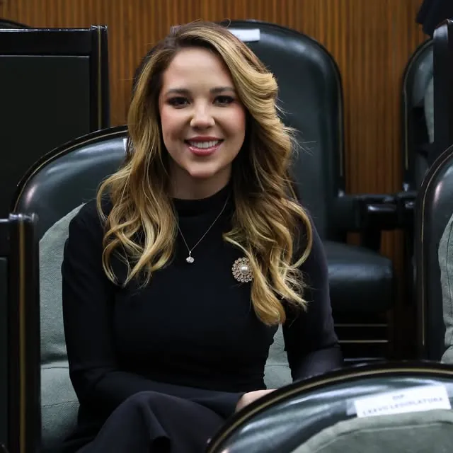 Claudia Chapa en su curul del Congreso de Nuevo León